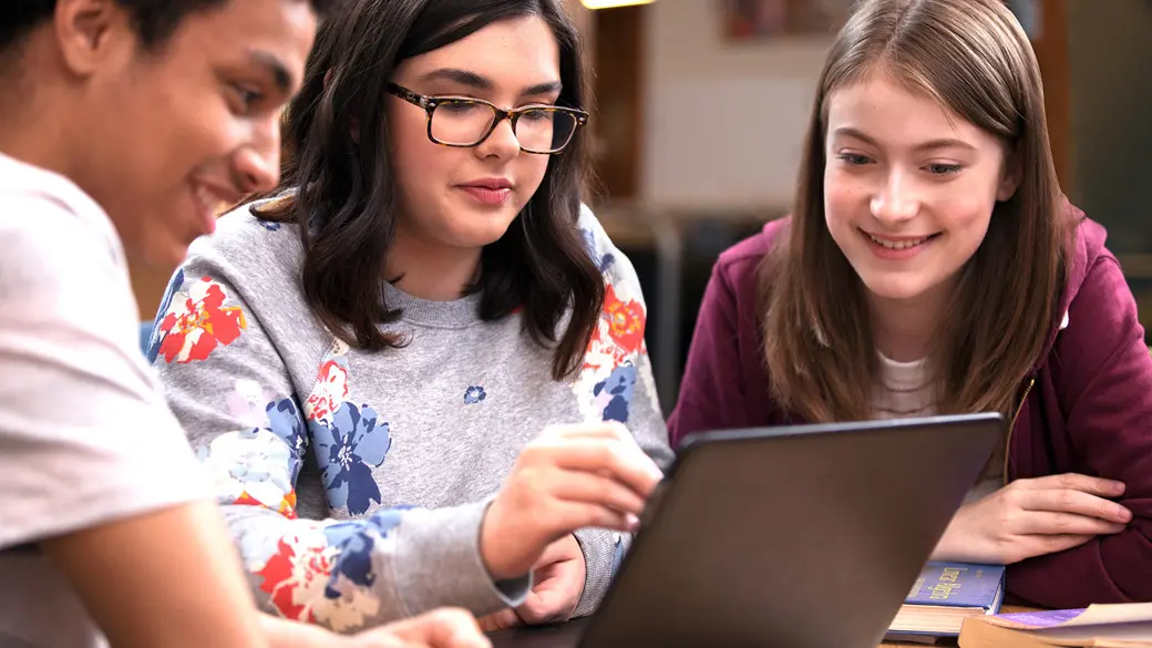 Office 365 A1 for faculty - Annually 3 Những ai nên mua Office 365 A1 for faculty (Annually)?