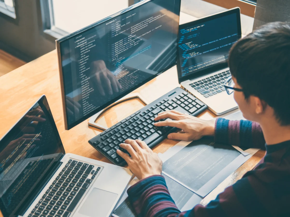 Frontend là gì? Cách phân biệt Frontend, Backend và Fullstack 10 xu hướng frontend